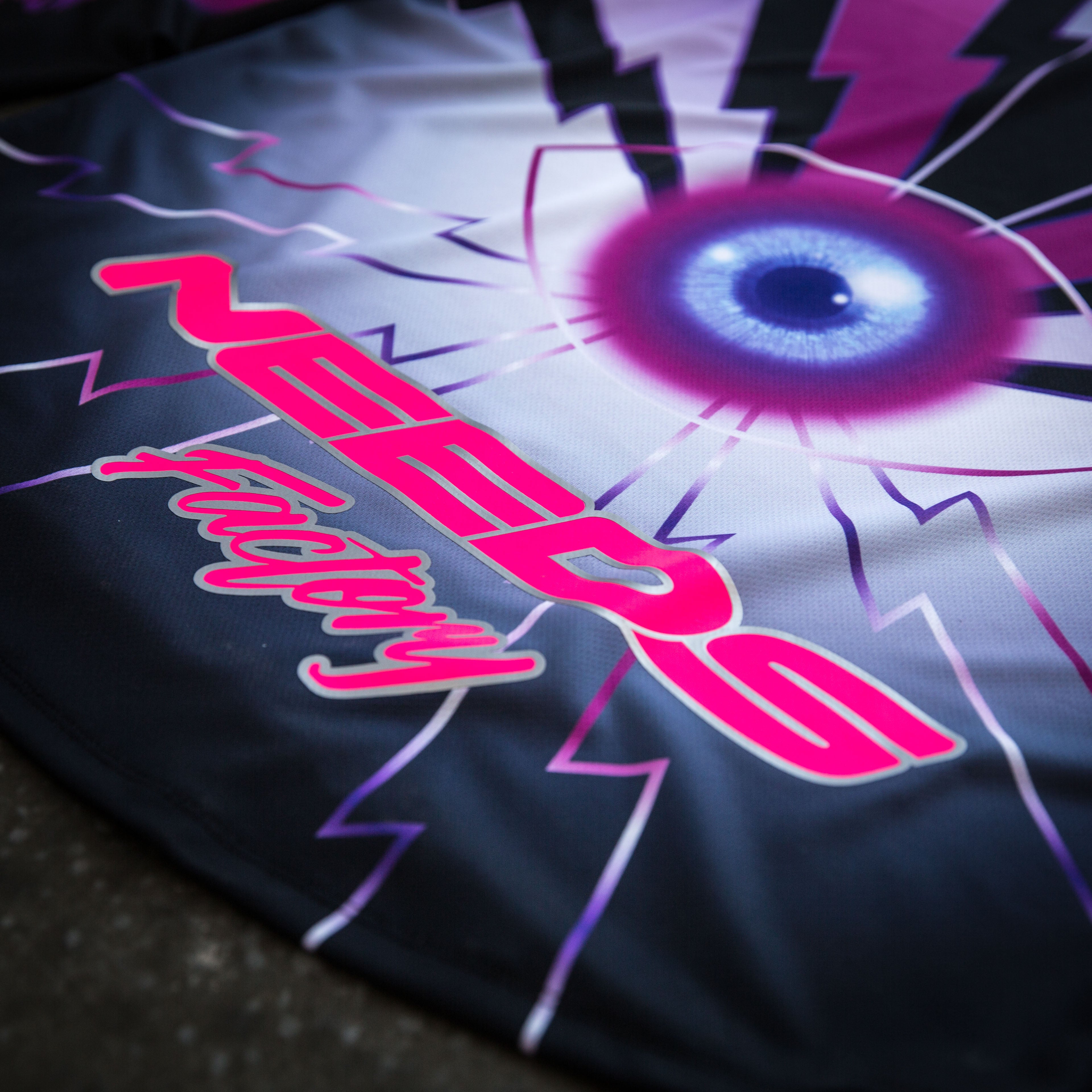 Needs QuikStrike No.18 (Third Eye)