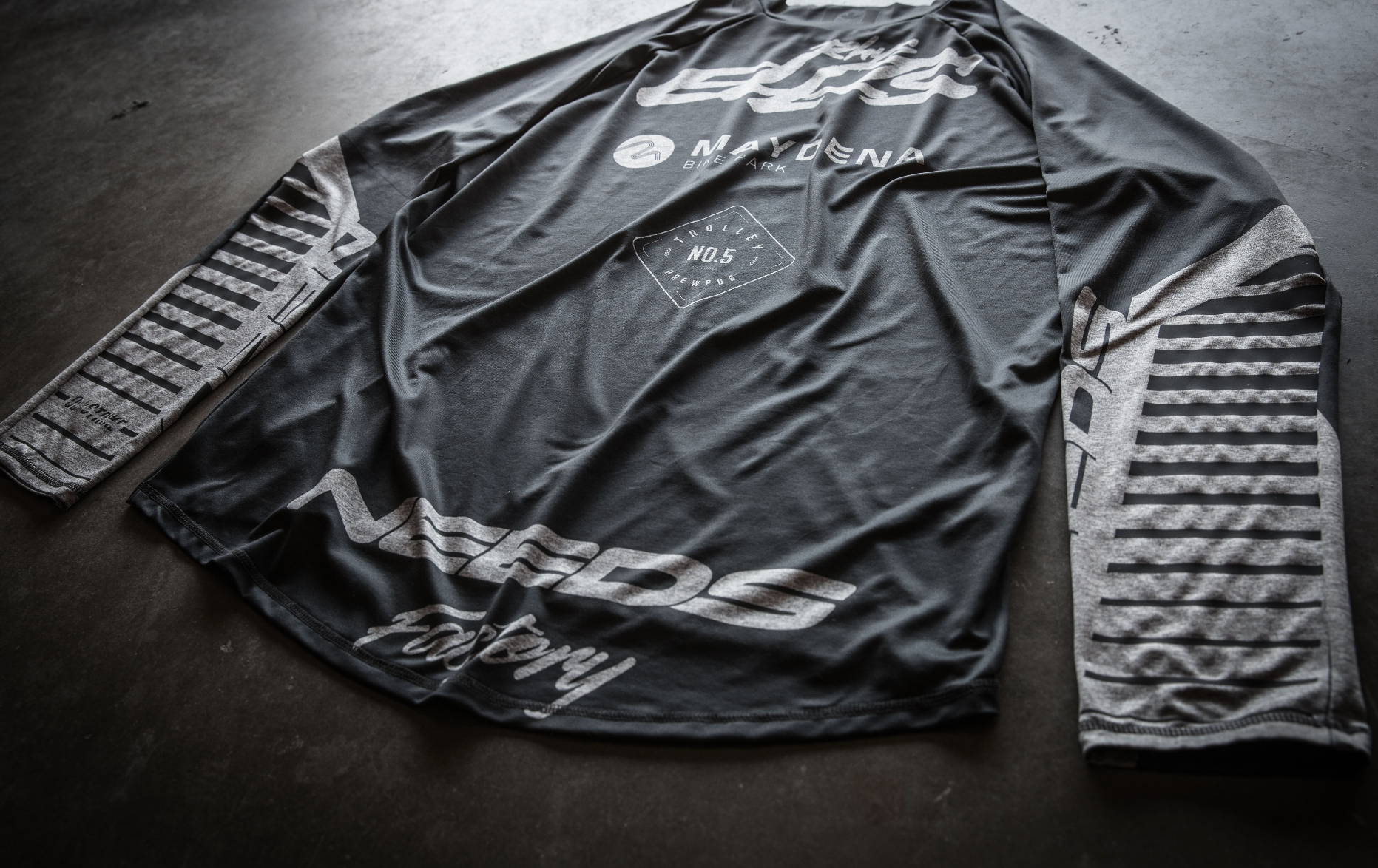 Needs QuikStrike No. 6 (Mini Horns x Needs)