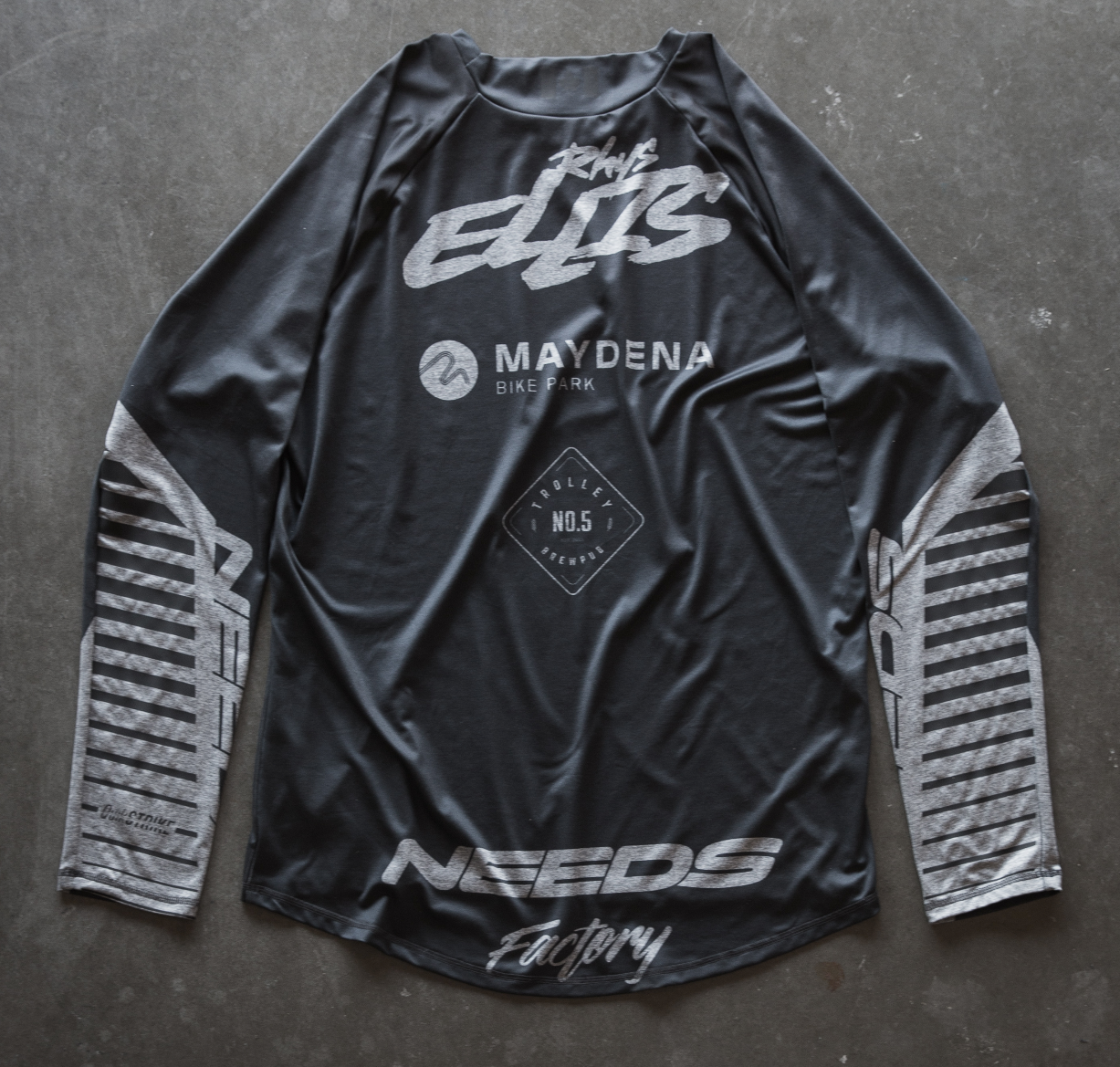 Needs QuikStrike No. 6 (Mini Horns x Needs)