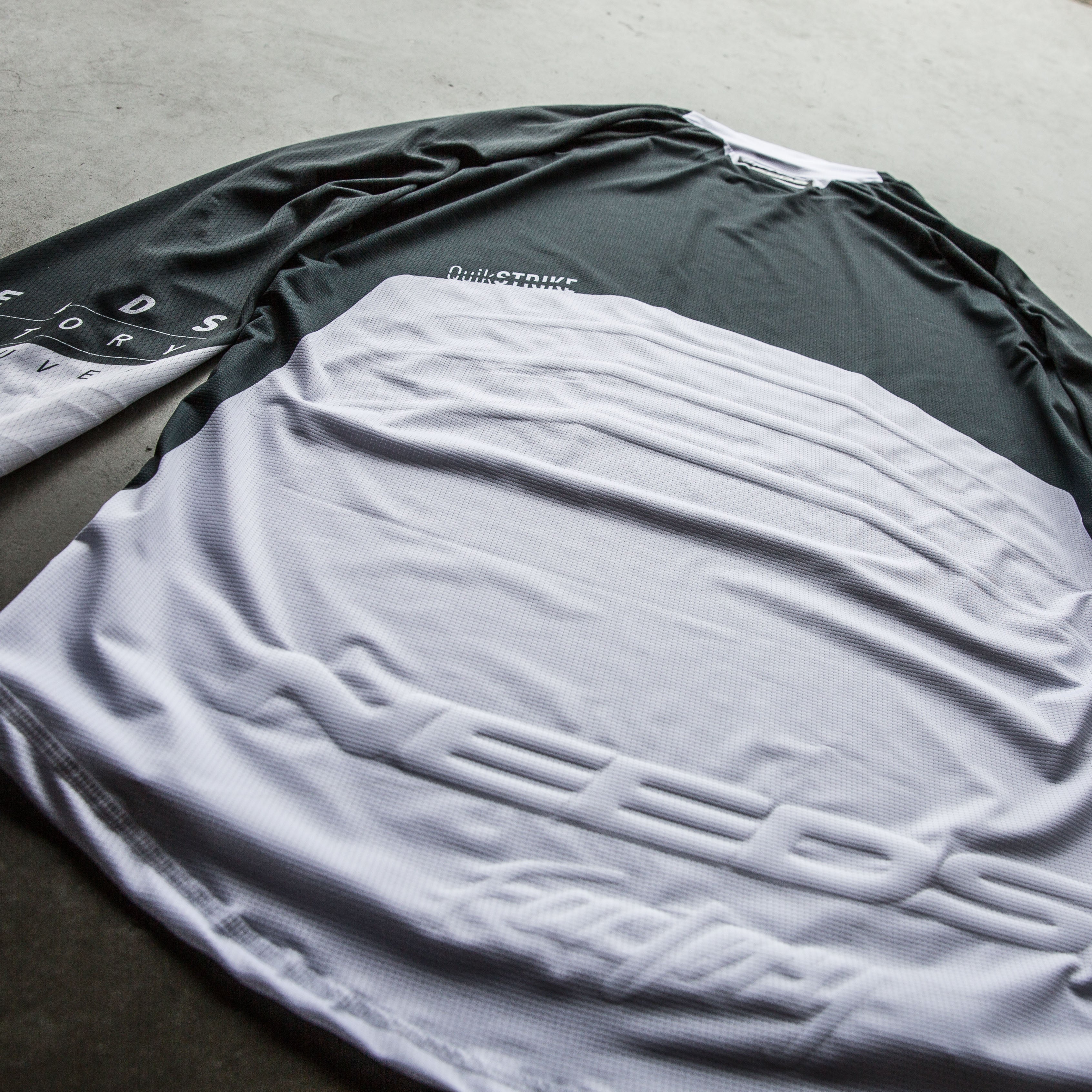 Needs QuikStrike No.10 (Tech Noir)